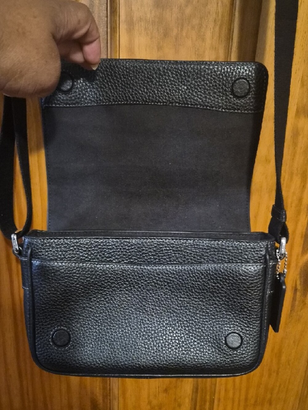 Black Crossbody Leather Bag - Adjustable Strap - Picture 4 of 8